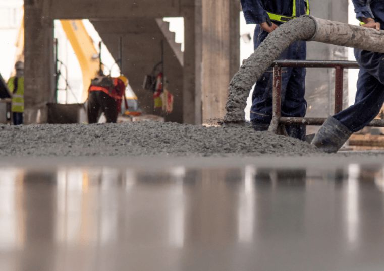 A Evolução dos Aditivos Químicos e Seu Papel na Engenharia do Concreto